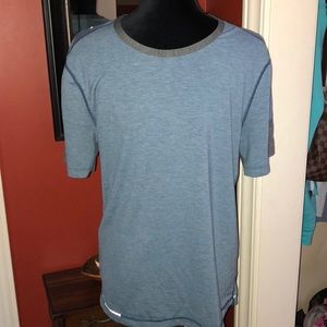 Men’s Lululemon short sleeve shirt. EUC